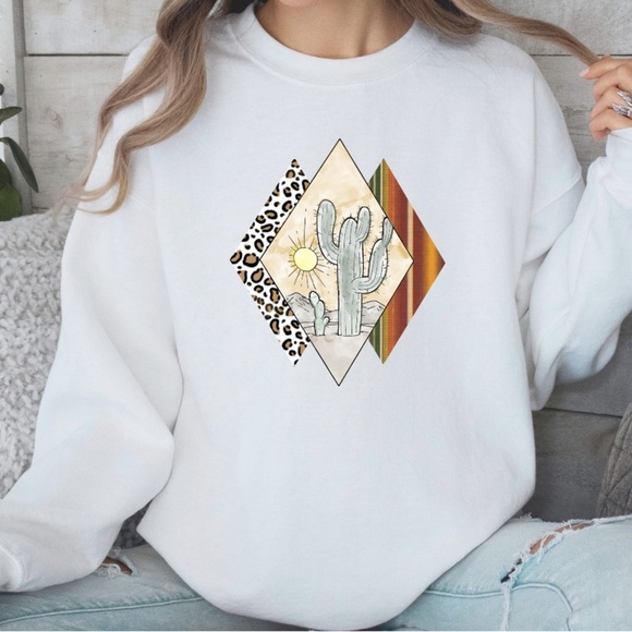 Gildan Tops - NEW Western punchy sweatshirt